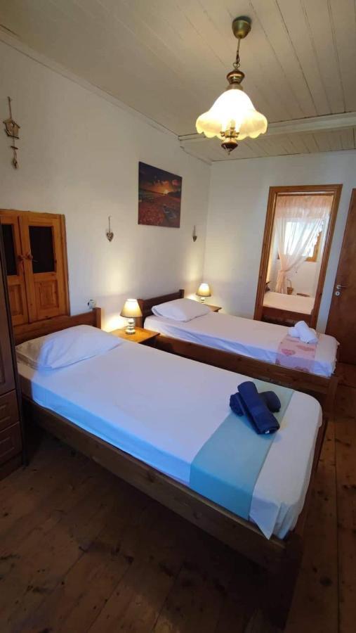 Retro Wooden House Gaios Villa Exterior photo